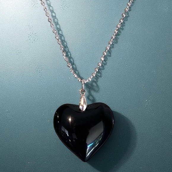 Chic Solid Glass Black Heart Pendant Necklace 20” chain - Picture 11 of 16